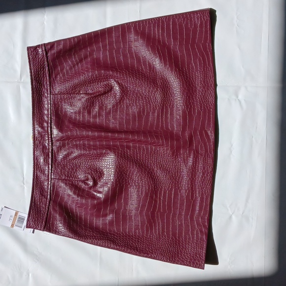 NWT Michael Kors micro skirt, Size 12, faux croc pu leather, Color Burgundy - Picture 3 of 12